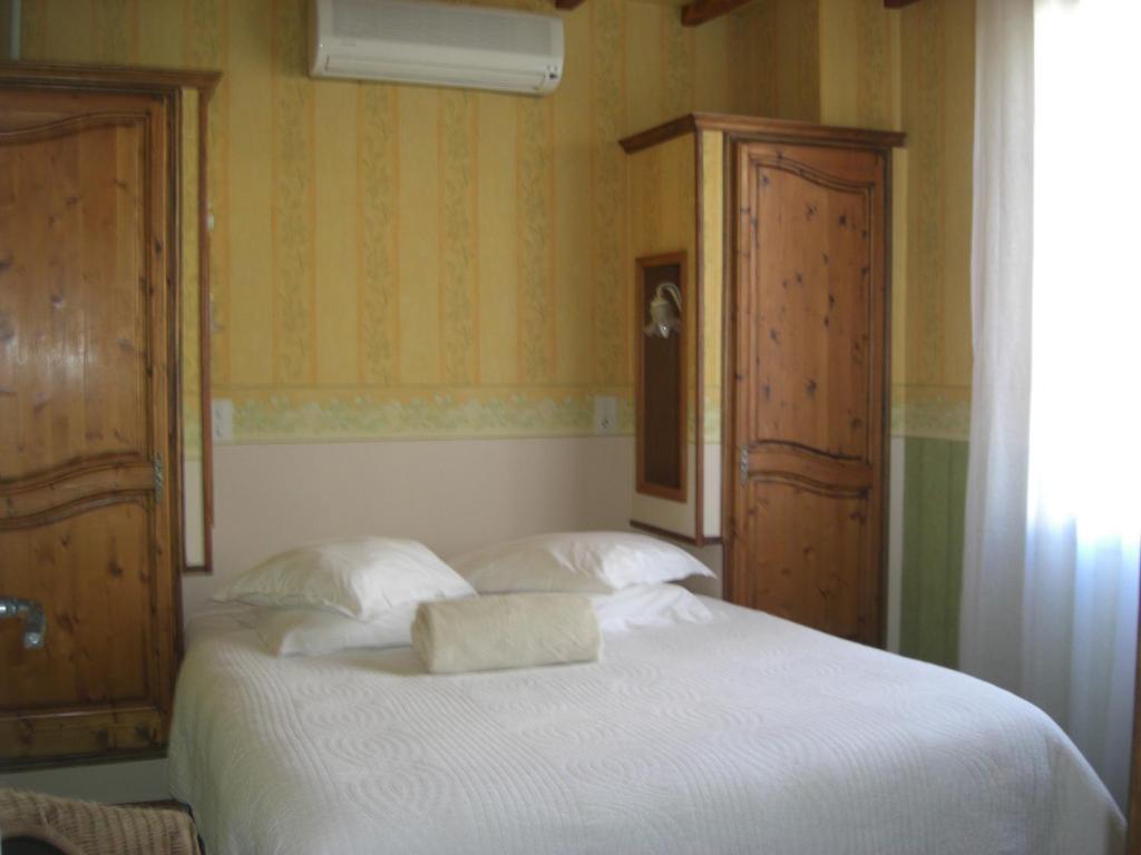 Hotel La Marjolaine Juan-les-Pins Zimmer foto