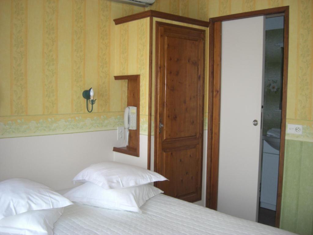 Hotel La Marjolaine Juan-les-Pins Zimmer foto